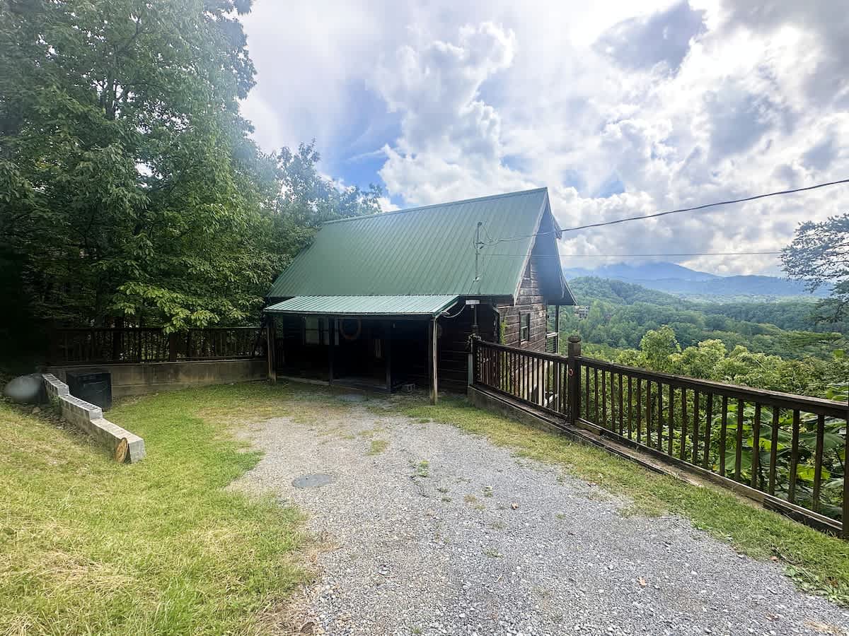 About Outlook Ridge Cabin